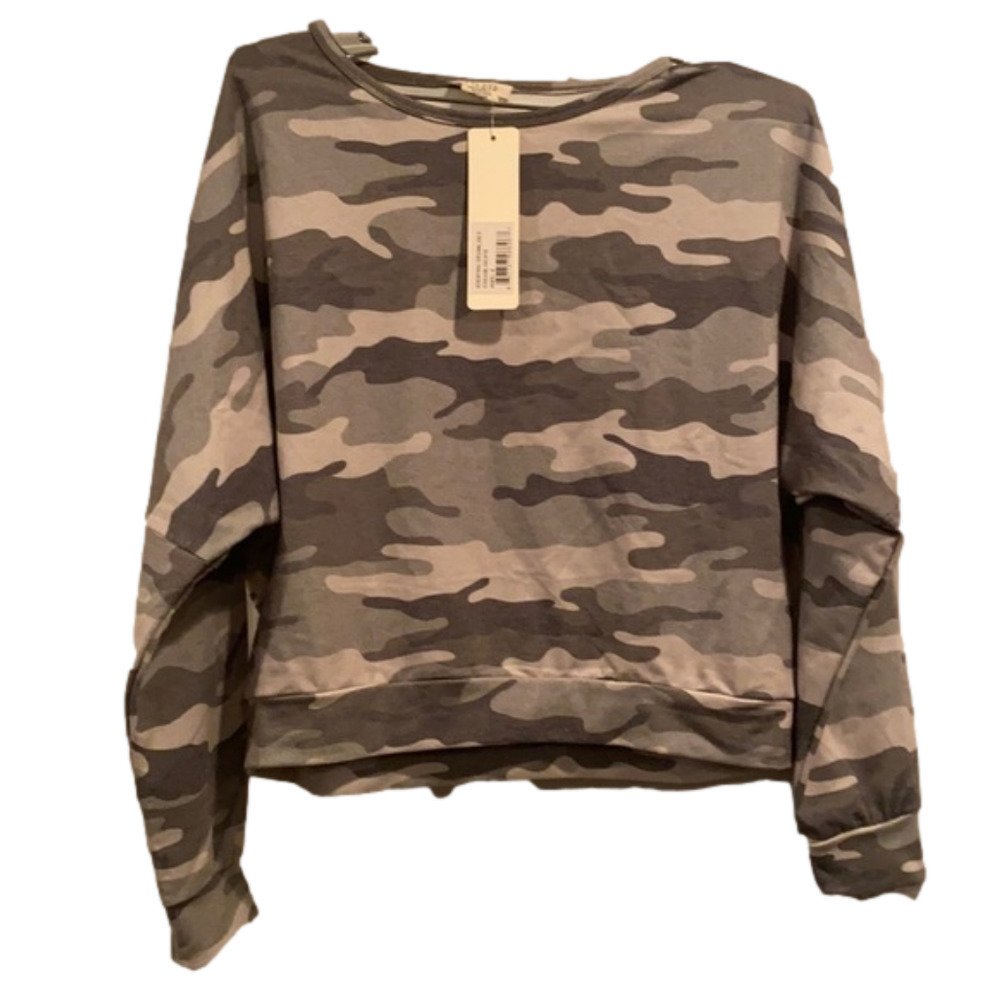 𝅺yelete camouflage shirt.